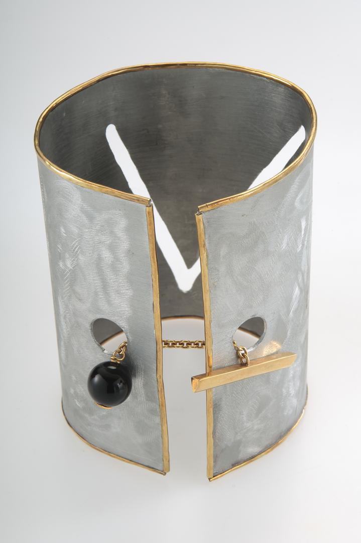 Bracciale in lamiera e oro