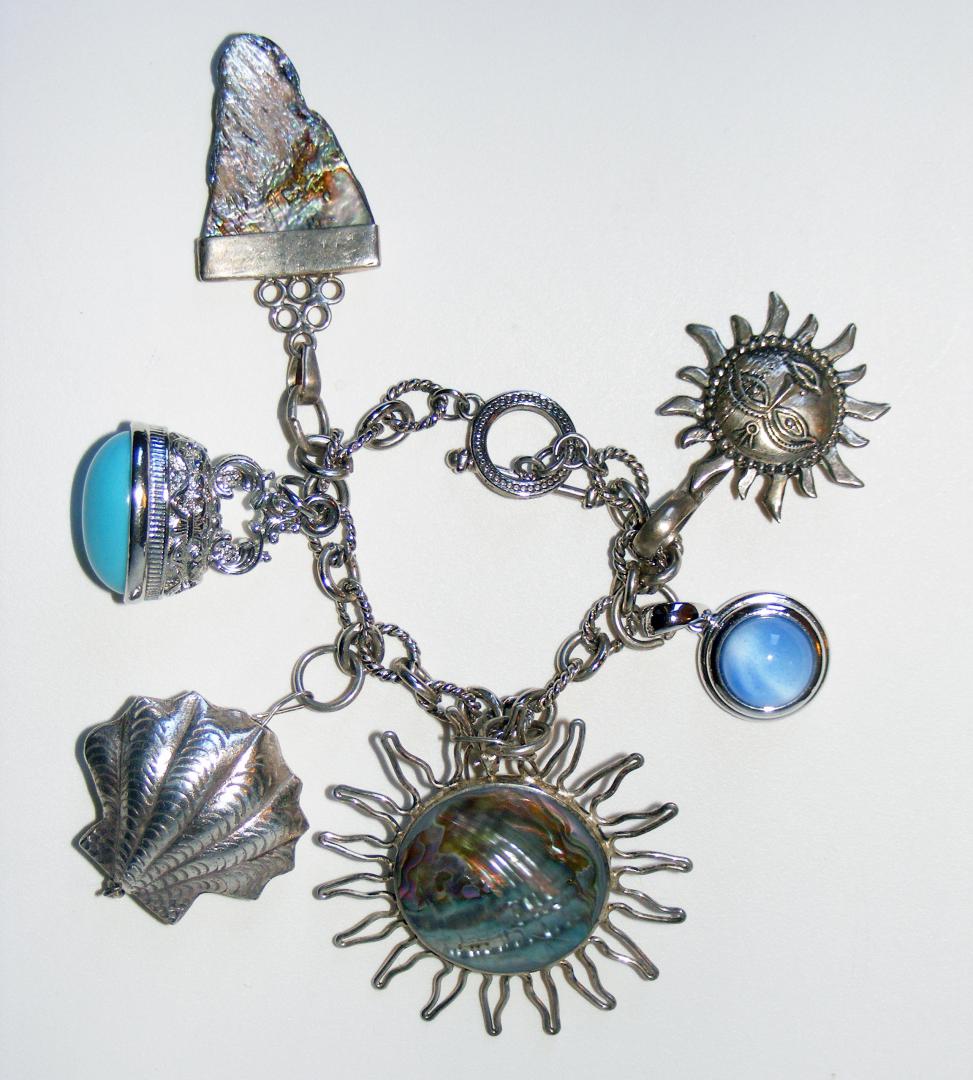 Bracciale in argento con pendagli in pietra. Pezzo unico realizzato a mano